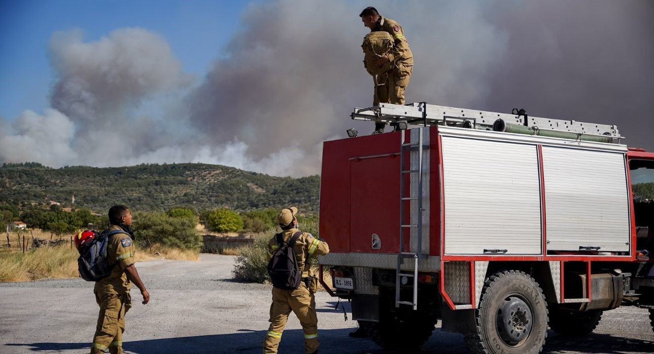 Φωτιά τώρα στην ανατολική Μάνη Στην μάχη επίγειες και εναέριες