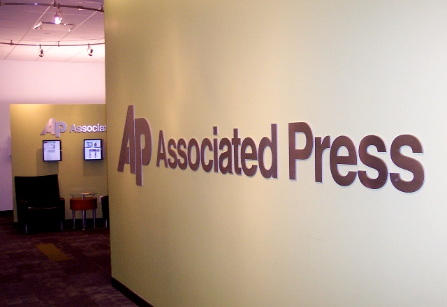 Παρακολούθηση τηλεφώνων και κατάσχεση αρχείων του καταγγέλλει το Associated Press - Media