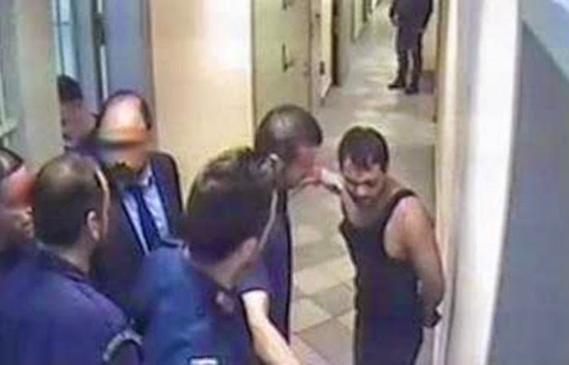 Αποφυλακίζονται οι σωφρονιστικοί υπάλληλοι που κατηγορούνται για τη δολοφονία του Ιλ. Καρέλι - Media