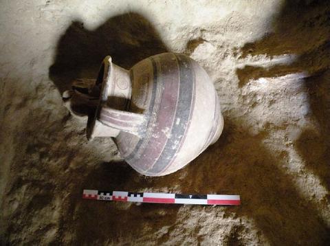 Ασύλητος αρχαϊκός τάφος βρέθηκε στη Λάρνακα - Media