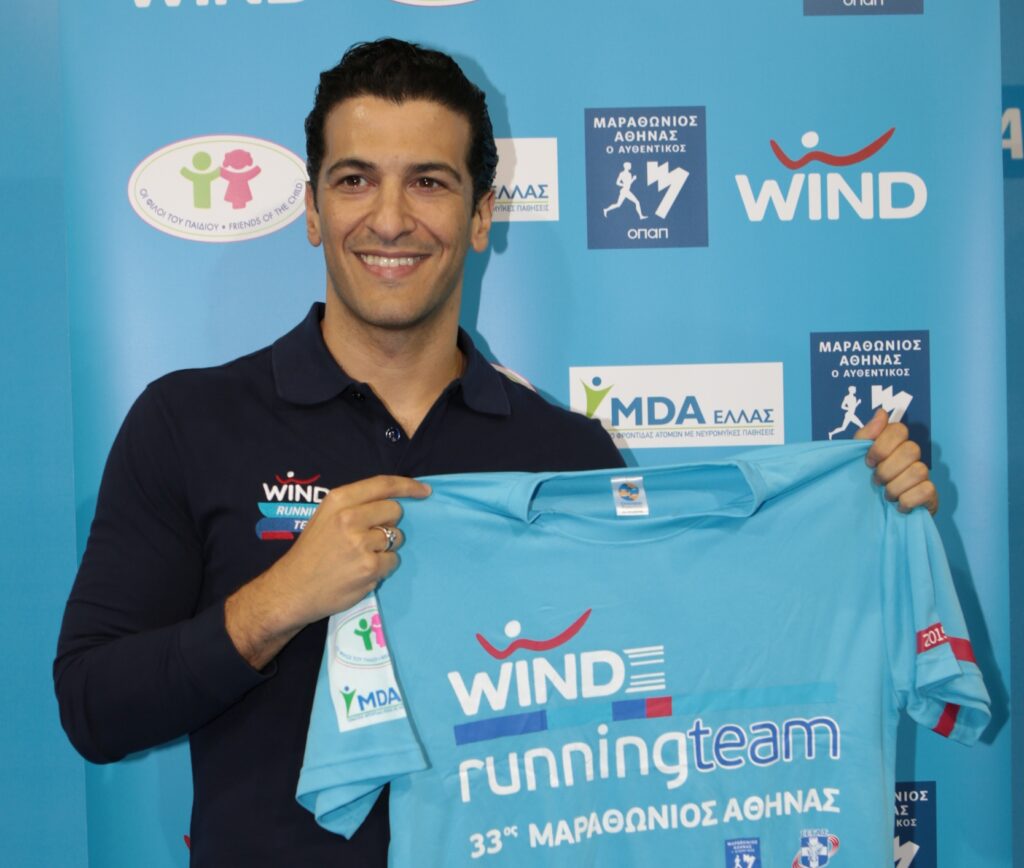 Ο Simon Kassianidis τρέχει με την WIND Running Team στον Αυθεντικό Μαραθώνιο - Media