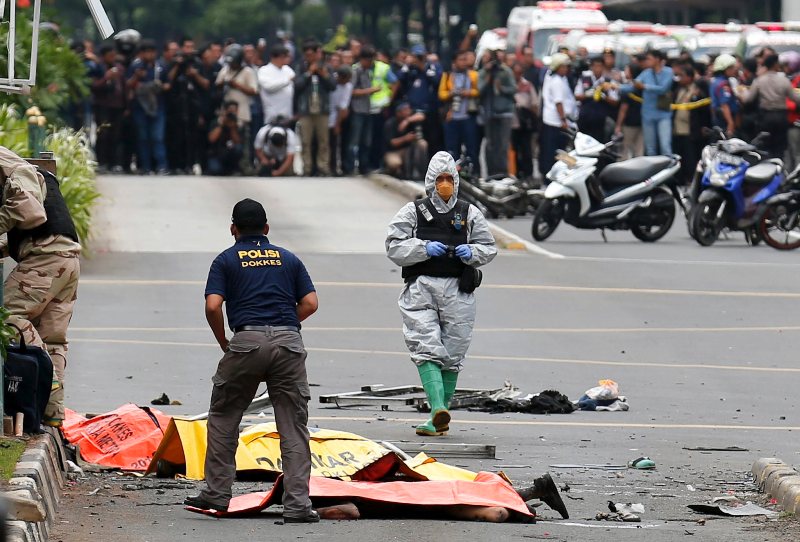 Το Ισλαμικό Κράτος πίσω από τις επιθέσεις στην Τζακάρτα – Εικόνες από τη στιγμή της έκρηξης (Video – Photos) - Media