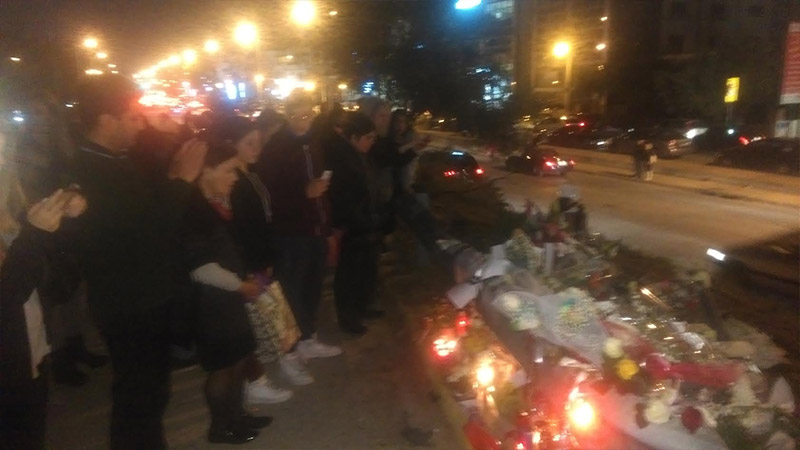 Λαϊκό «προσκύνημα» στο σημείο που σκοτώθηκε ο Παντελής Παντελίδης (Photo/Video) - Media