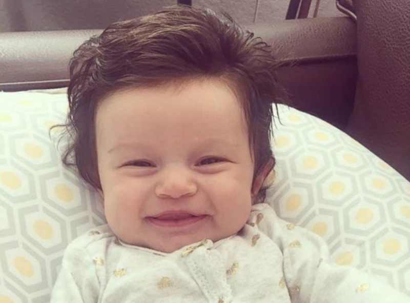Το νεογέννητο μωρό με τα εντυπωσιακά μαλλιά που έγινε viral! (Photos) - Media
