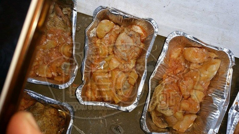Μουχλιασμένο φαγητό μοιράζουν στους πρόσφυγες στην Ειδομένη (Photos) - Media