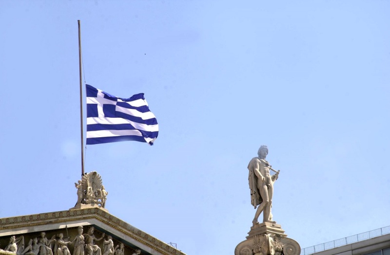 Και στην Ελλάδα θα κυματίζουν μεσίστιες οι σημαίες στα δημόσια κτίρια - Media