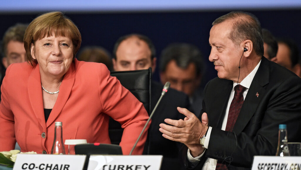 H Μέρκελ κάνει στροφή 180 μοιρών: Επαινεί την Τουρκία για το ρόλο της στο προσφυγικό - Media