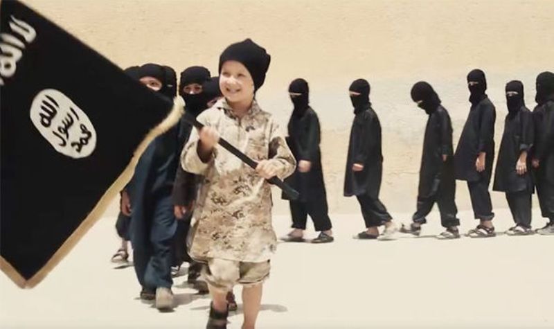 Η φρίκη του ISIS: Χρησιμοποιούν διανοητικώς καθυστερημένα παιδιά ως καμικάζι - Media