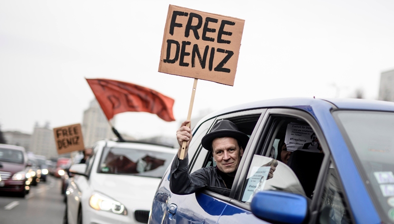 Προφυλακίστηκε o ανταποκριτής της Welt στην Τουρκία, μέχρι τη δίκη - Έντονες αντιδράσεις - Media