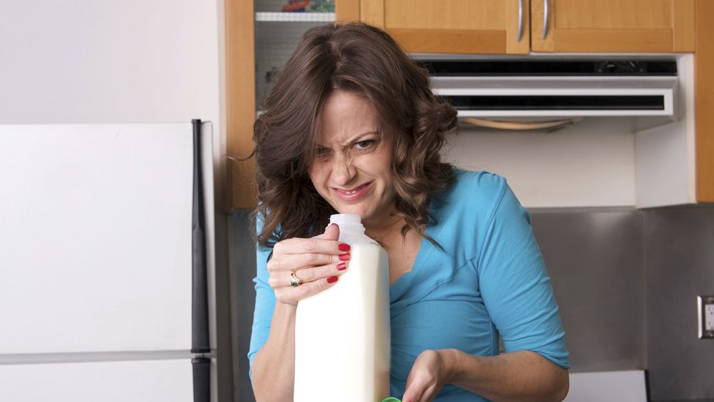 Έληξε το γάλα; Μετέτρεψέ το σε super – καθαριστικό για το σπίτι - Media