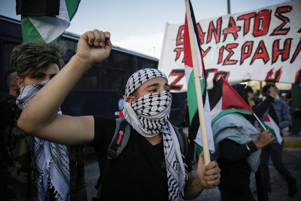 Συγκέντρωση στην ισραηλινή πρεσβεία - Διαμαρτυρία για τη σφαγή Παλαιστινίων στη Δυτική Όχθη - Media