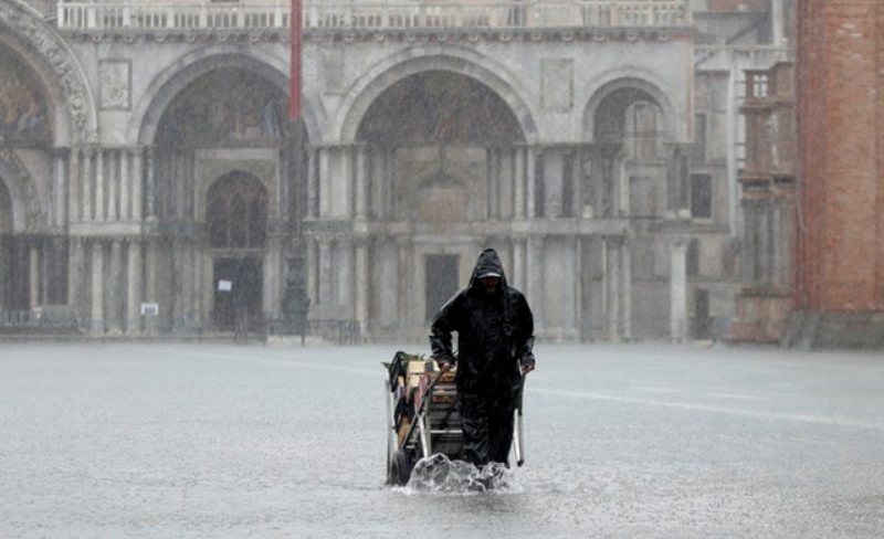 Η Βενετία «πνίγεται» από την κακοκαιρία (Photos) - Media