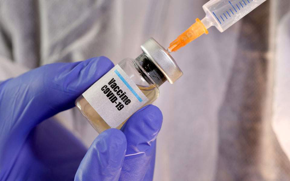 Δρ. Άλμπερτ Μπουρλά: Ο ιός είναι ο εχθρός – Γιατί είναι ασφαλές το εμβόλιό μας - Media